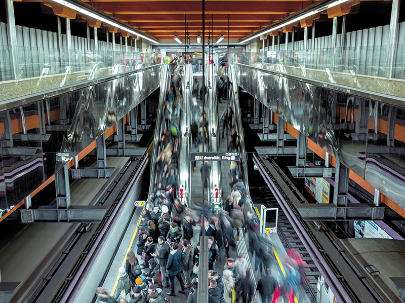 Die Verkehrsbetriebe Wiener Linien befördern täglich rund 2,6 Millionen Fahrgäste und setzen in ihrem gesamten Betrieb eine elektronische eCLIQ-Schließanlage von Assa Abloy ein. Foto: © Wiener Linien, Severin Wurnig