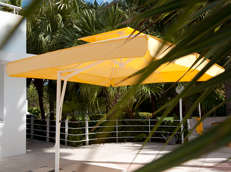 Die hochwertigen Acryl-Tücher sind strapazierfähig, schmutzabweisend, lichtecht und witterungsbeständig. Foto: © Caravita