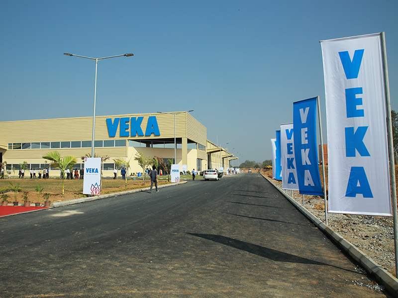 Das Werk umfasst ein rund 6,5 Hektar großes Gelände mit einer Halle von knapp 11 000 Quadratmetern Grundfläche. Foto: © Veka