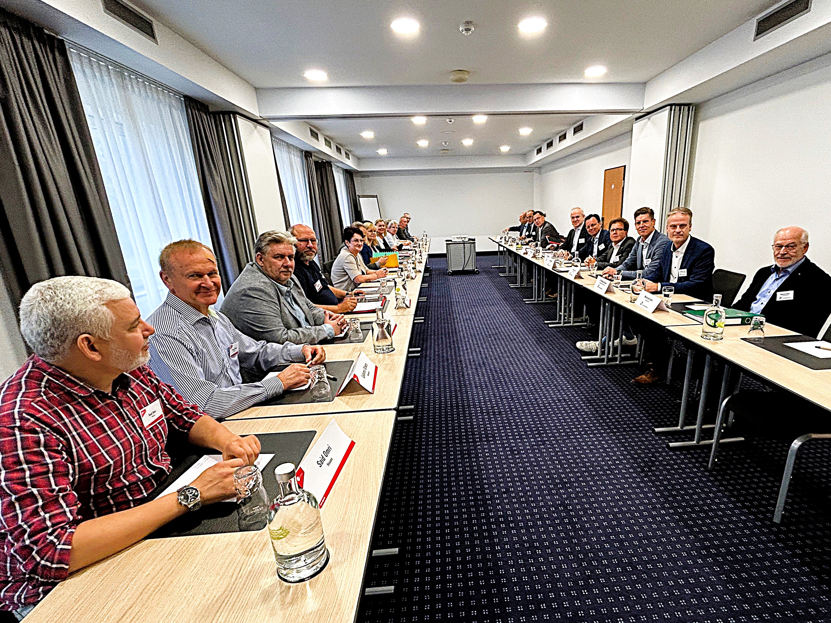 Rund vier Stunden dauerten die Gespräche der Tarifpartner, die ohne Ergebnis beendet wurden. Foto: © Bundesinnungsverband des Gebäudereiniger-Handwerks