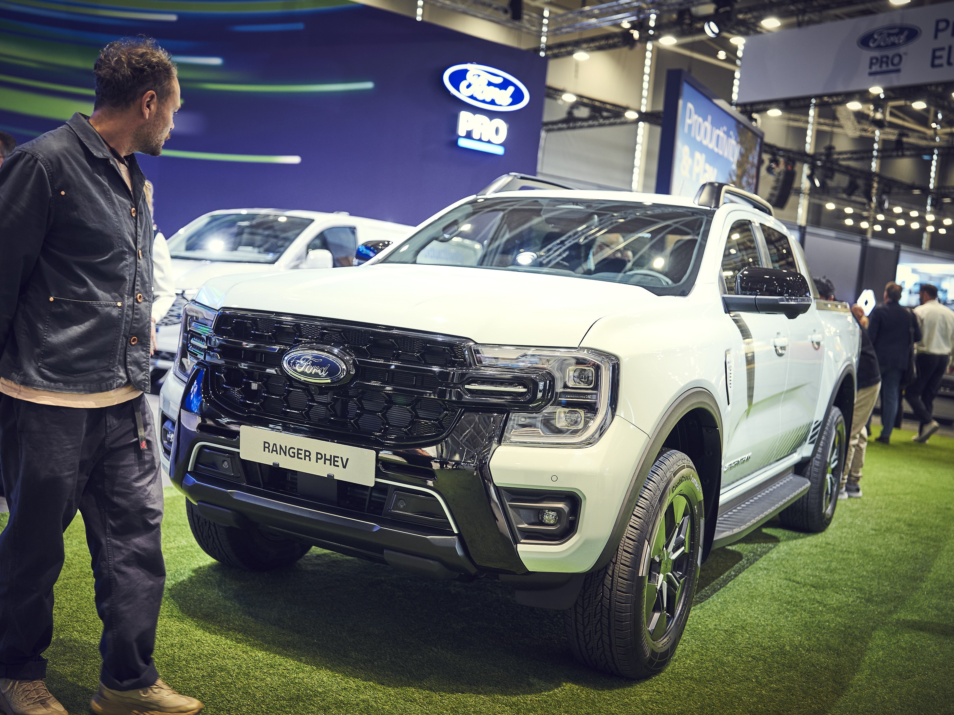 Weltpremiere in Hannover: der Pick-up Ranger als Plug-in. Foto: © Ford