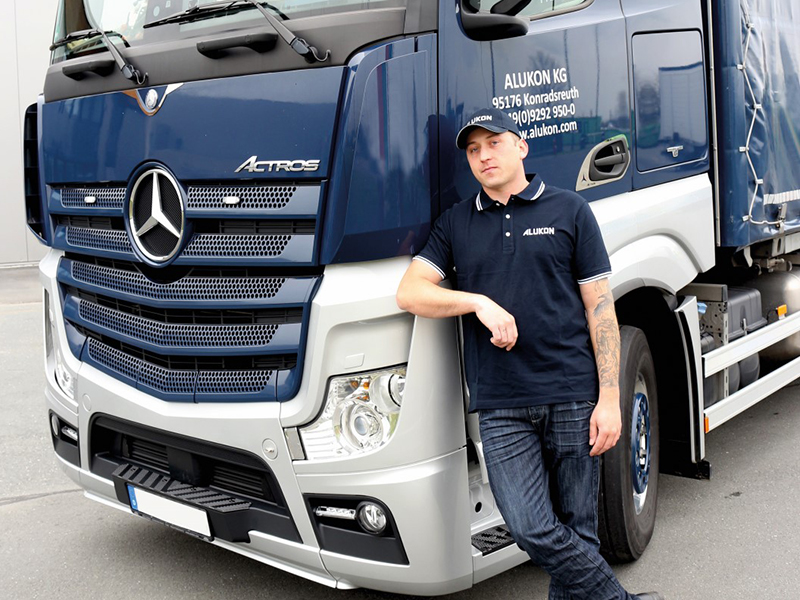 Jens Spitzl ist seit zehn Jahren als Berufskraftfahrer für das Unternehmen tätig. Foto: © Alukon