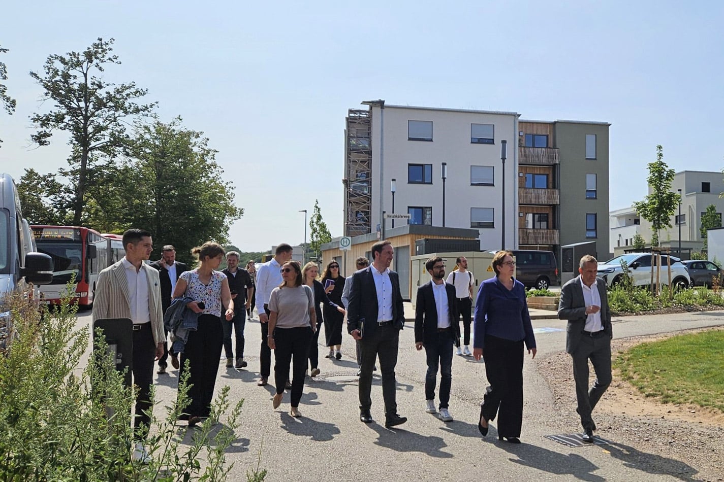 Besuch von Bundesbauministerin Klara Geywitz (vorne) im August 2024. Foto: © Immprinzip Gmbh & Co. KG