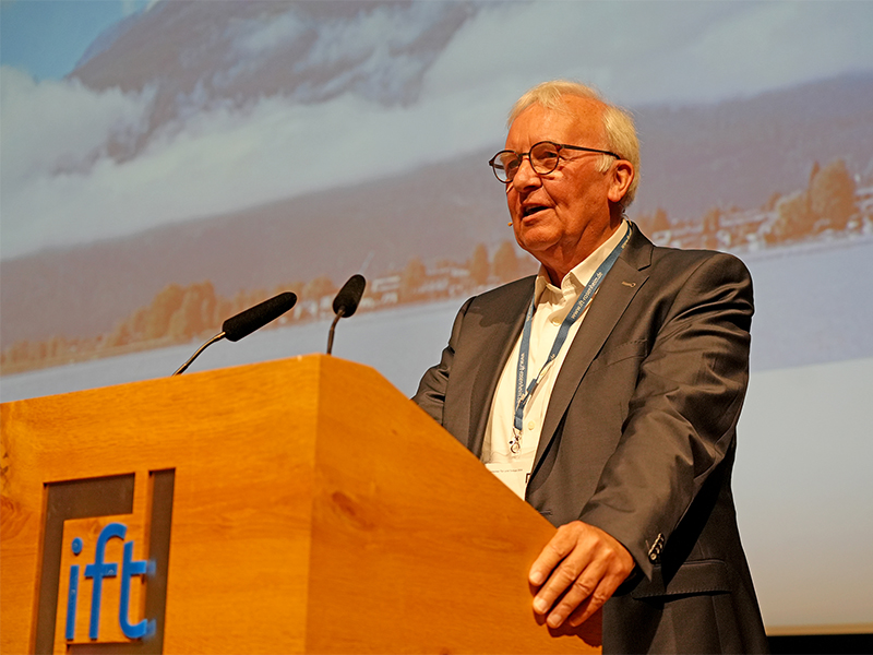 Nachhaltigkeit, Resilienz und Digitalisierung als Treiber der Tür- und Torbranche lautete der Titel des Vortrages von Prof. Dr. Winfried Heusler. Foto: © ift Rosenheim