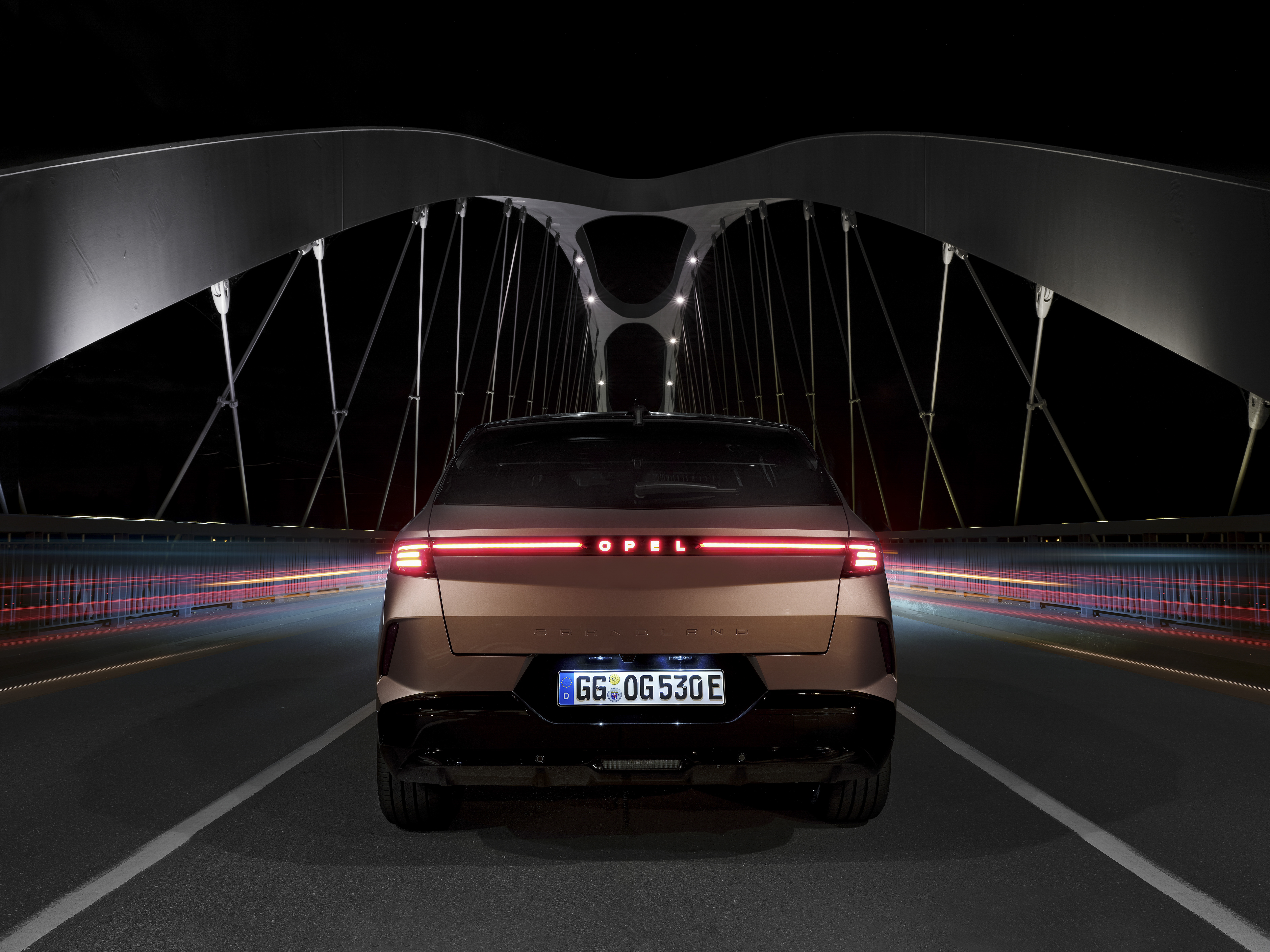 Die Lichtsignatur des Hecks vom Opel Grandland. Foto: © Opel