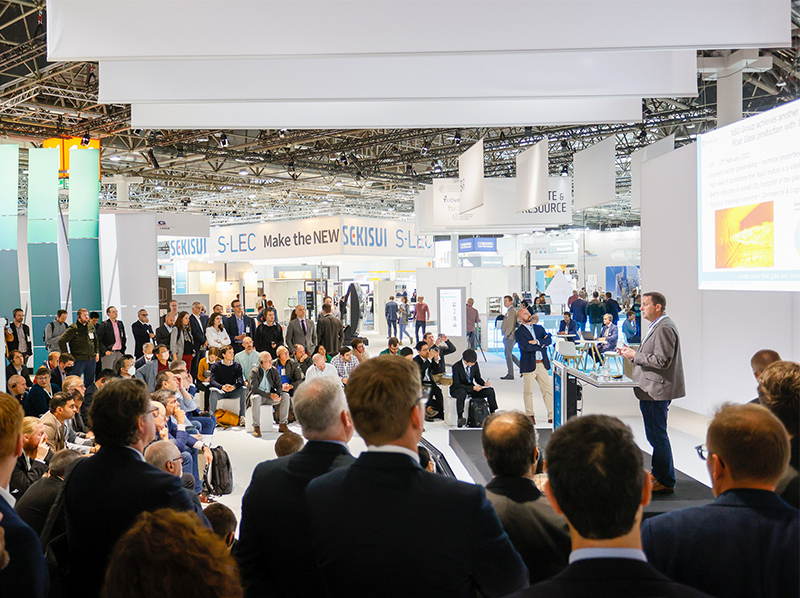 Die glasstec conference bietet ein breites Spektrum an hochkarätigen Vorträgen führender Experten und war schon 2022 ein Publikumsmagnet. Foto: © Messe Düsseldorf / Tillmann