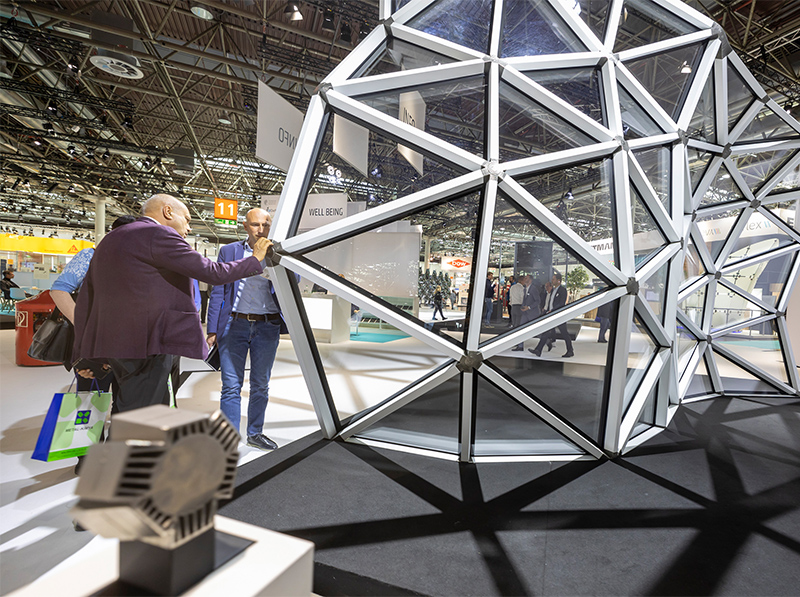 Als Forum für Glas- und Fassadenanwendungen ist die Sonderschau glass technology live einer der wichtigsten Impulsgeber der internationalen Glasbranche. Gezeigt werden neueste Produktentwicklungen und Innovationen aus Forschung und Praxis. Foto: © Messe Düsseldorf / Tillmann