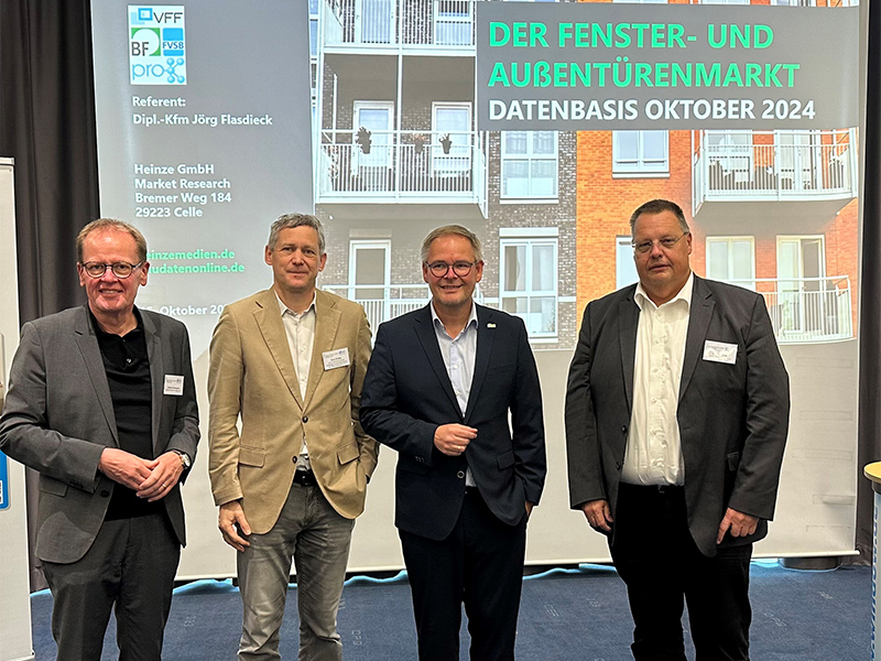 Die Vertreter der führenden Branchenverbände stellten in Frankfurt die aktu-elle Marktprognose vor. Im Bild (v.l.) Jochen Grönegräs (BF), Sven Weihe (pro-K), Frank Lange (VFF) und Holger Koch (FVSB). Foto: © VFF