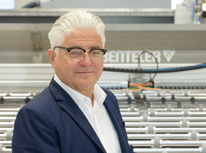 Peter Oswald, ist Geschäftsführer der Glasmaschinenherstellers BENTELER Glass Processing Equipment. Foto: © Benteler