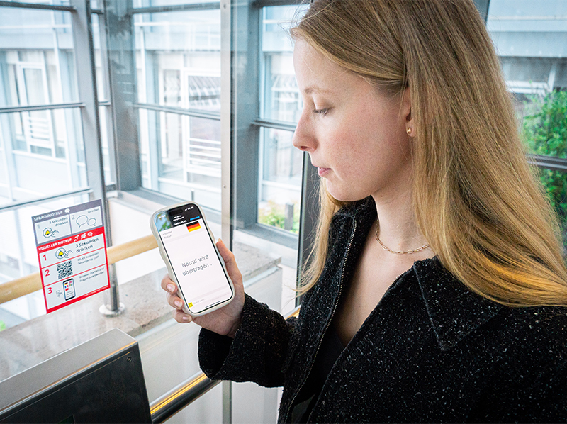 Two-sense emergency call system: Emergency call transmission via smartphone. Photo: © Telegärtner Elektronik