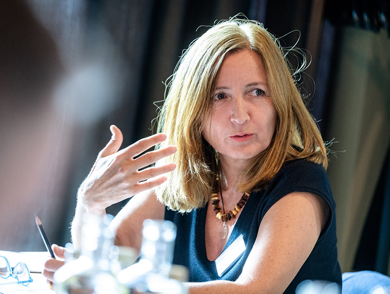 „Brauche ich das – und woher nehme ich das?“ – Architektin Bettina Bertossi geht es vor allem darum, ein Bewusstsein für nachhaltige Bauweisen zu schaffen. Foto: © Andreas Endermann