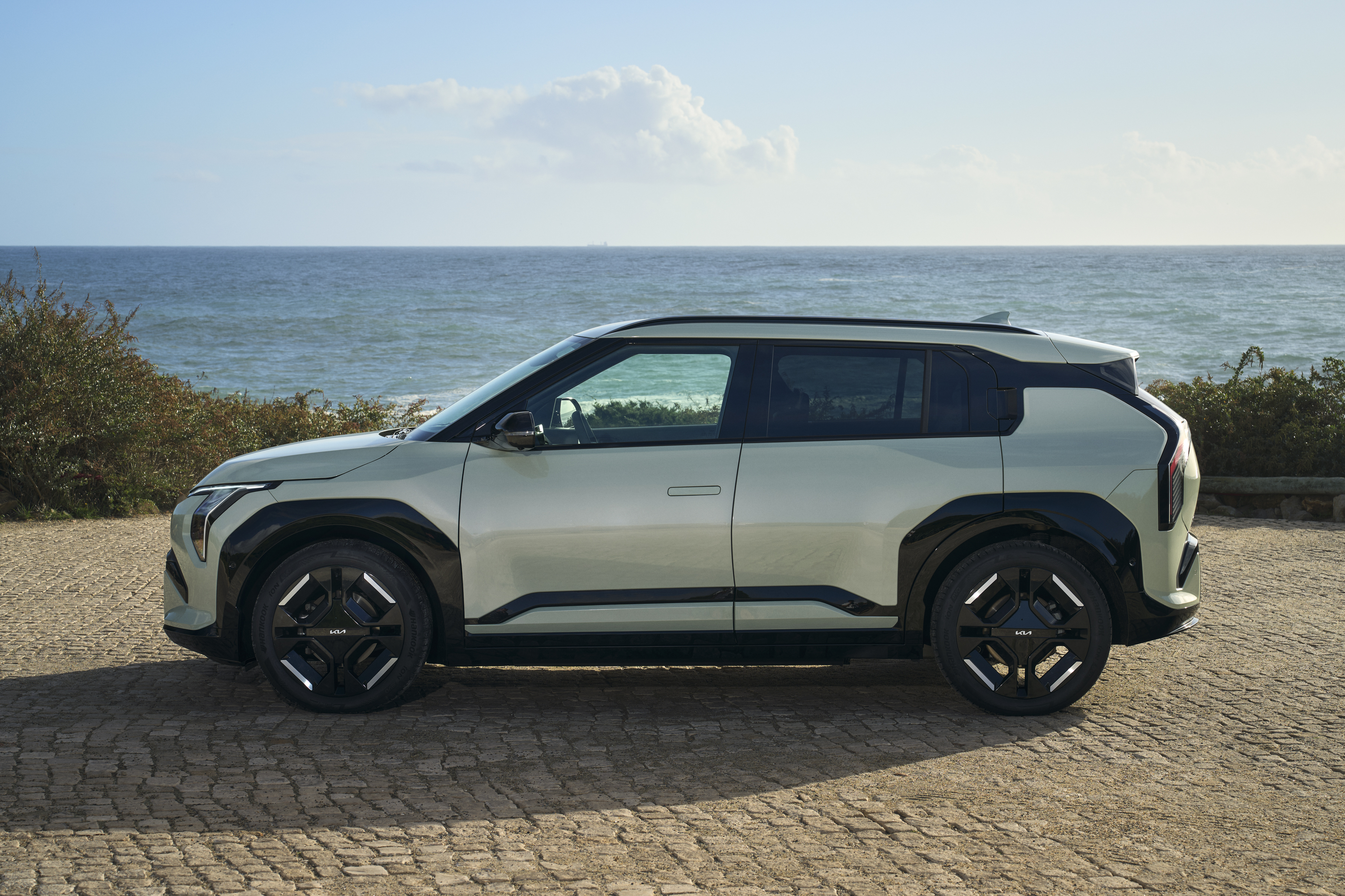 Trotz eine Länge von nur 4,30 Metern bietet der Kia EV3 viel Platz Foto: © Kia Trotz eine Länge von nur 4,30 Metern bietet der Kia EV3 viel Platz Foto: © Kia