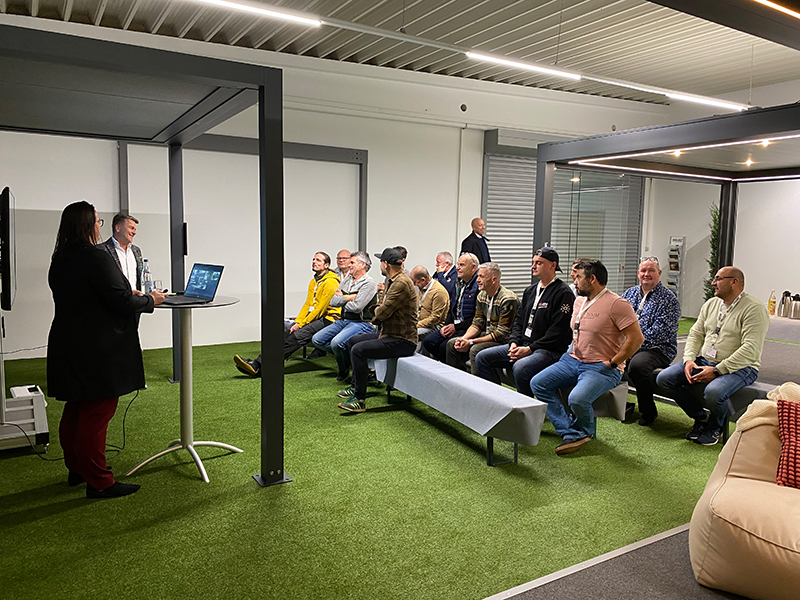 In praxisnahen Produktpräsentationen wurden Vorteile, technische Details und Tipps zur Vermarktung erläutert. Foto: © Erhardt Markisenbau GmbH