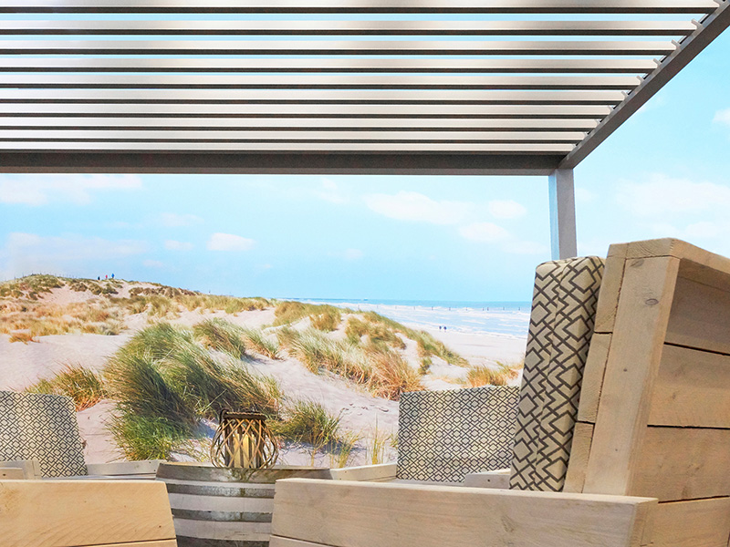 Wendbare Aluminiumlamellen sorgen für effektiven Hitze- und Blendschutz. Foto: © Nova Hüppe