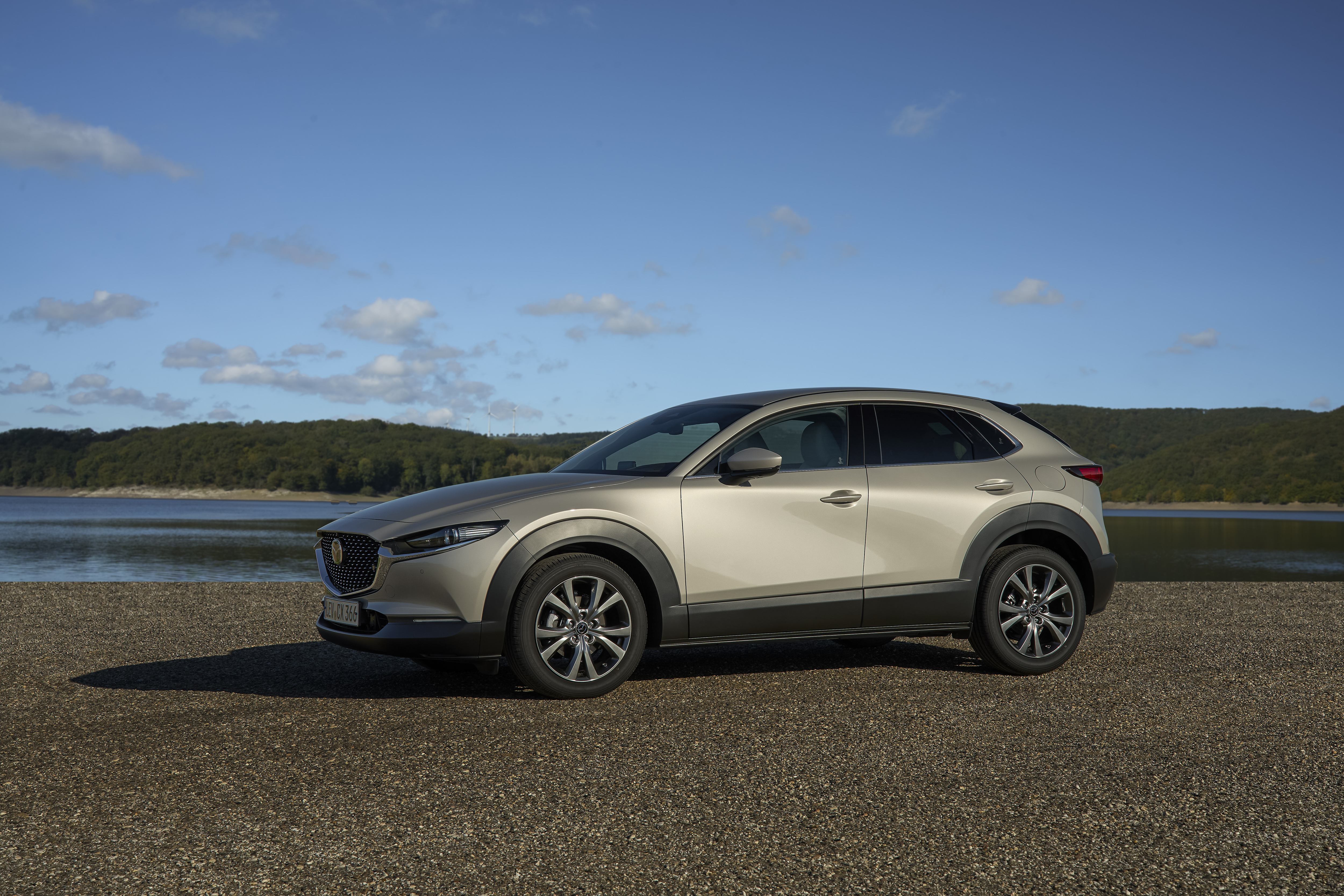 Die Seitenansicht des Crossovers CX-30 von Mazda Foto: © Mazda