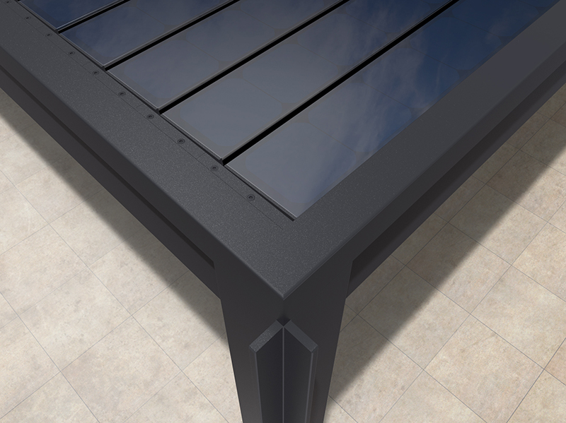 Die PV-Module mit bester Materialgüte bestehen aus monokristallinen, dunklen und somit unauffälligen Solarzellen. Foto: © Solavinea