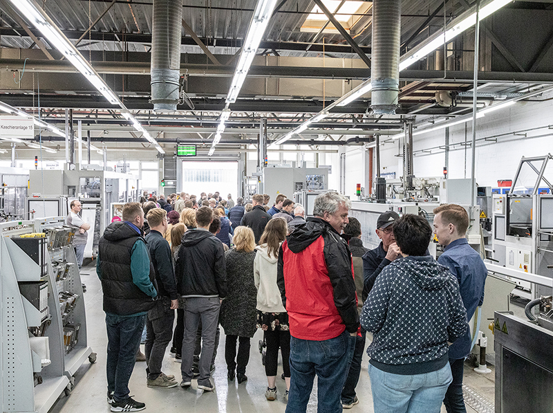 Insgesamt 1500 Besucher feierten das 50-jährige Bestehen. Foto: © Rehau