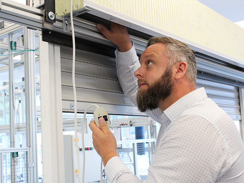 Die Umsetzung von Kundenwünschen steht für Tino Braumann im Fokus: Neue Anforderungen und zusätzliche Funktionalitäten flossen auch in den innovativen Profi-Antrieb SE Pro ein. Foto: © Selve