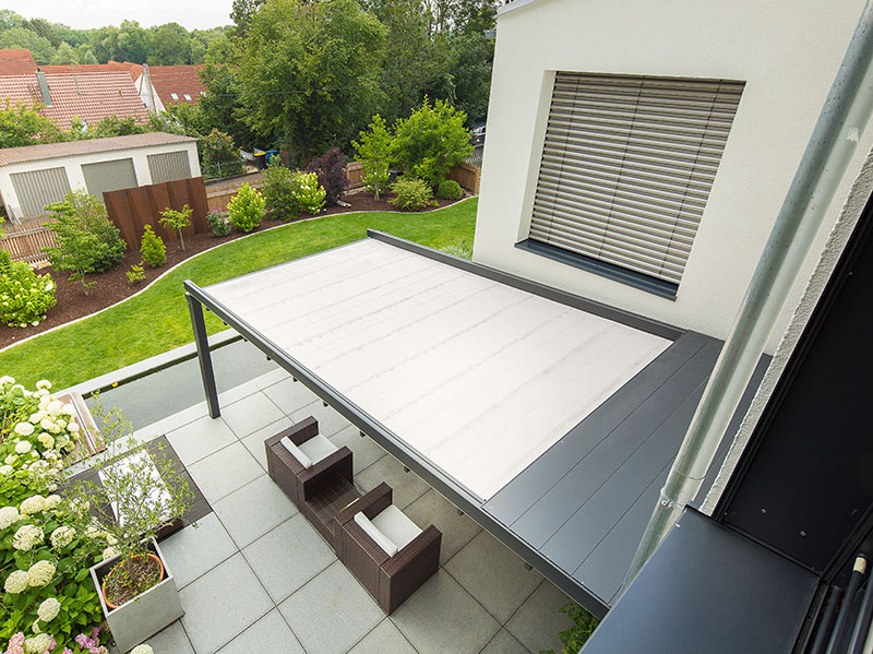 Als Einfeldanlage ist die Lösung dazu geeignet, den Außenbereich kompakt zu verschatten. Foto: © Reflexa