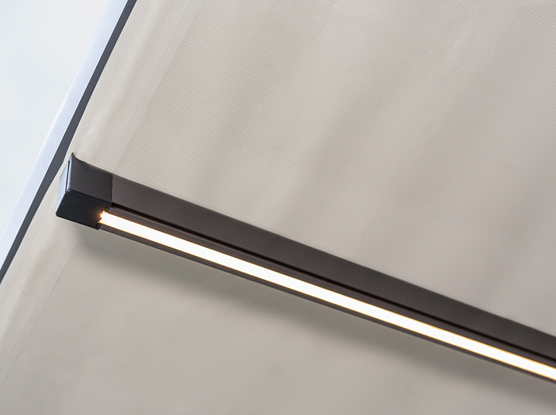 Die optionale LED-Beleuchtung sorgt für ein wohnliches Ambiente und eine gemütliche Atmosphäre auch in den Abendstunden. Foto: © Reflexa