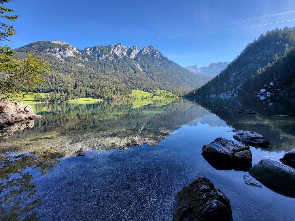 Der Hintersteiner See in der Gemarkung Scheffau bietet den Wanderern viele Perspektiven von faszinierender Schönheit. Foto: © Kurt Sohnemann