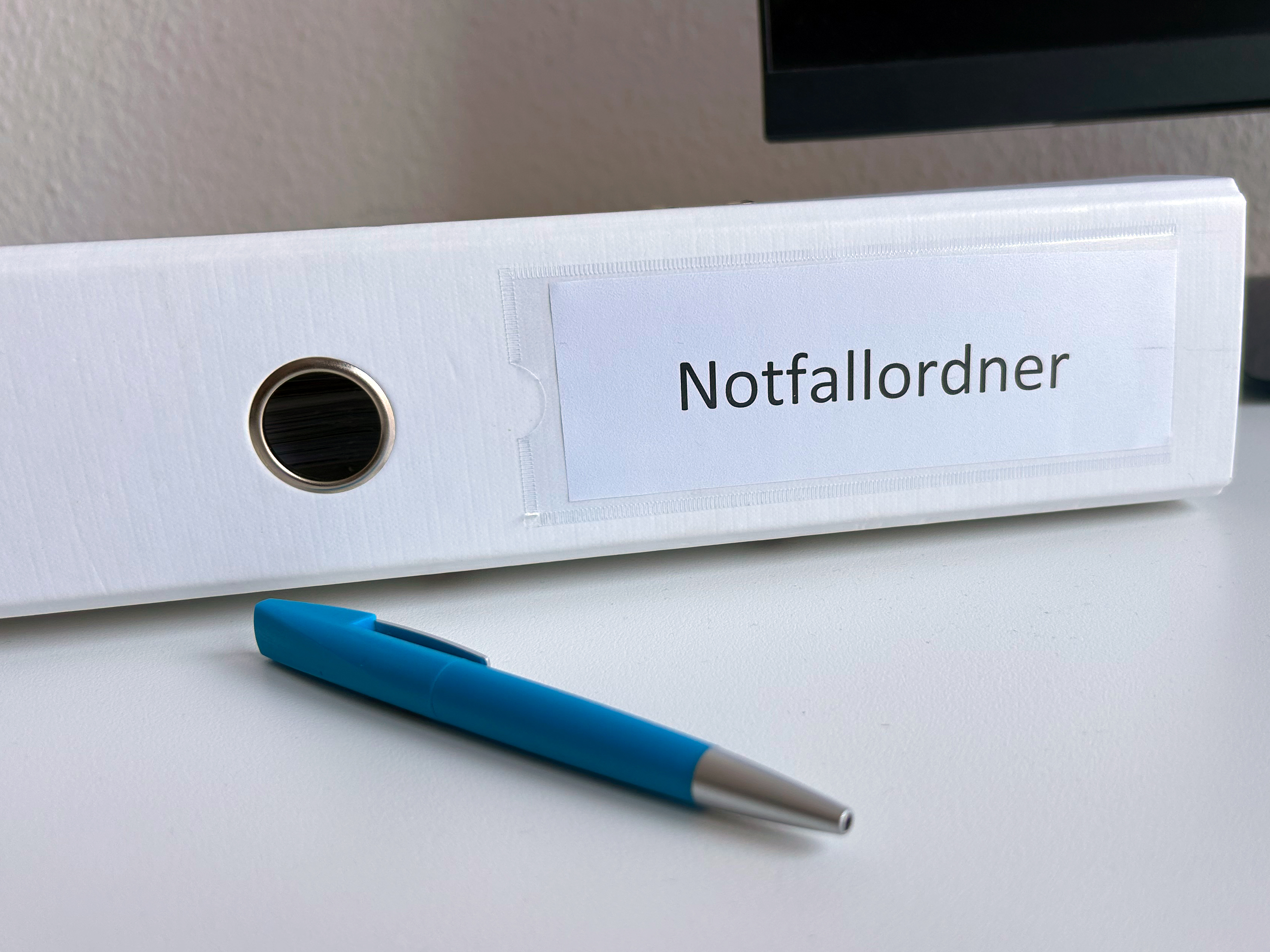 Ob auf Papier oder digital: Jedes Unternehmen sollte für den Fall der Fälle einen Notfallordner oder eine Notfallmappe haben. Foto: © Kirsten Freund