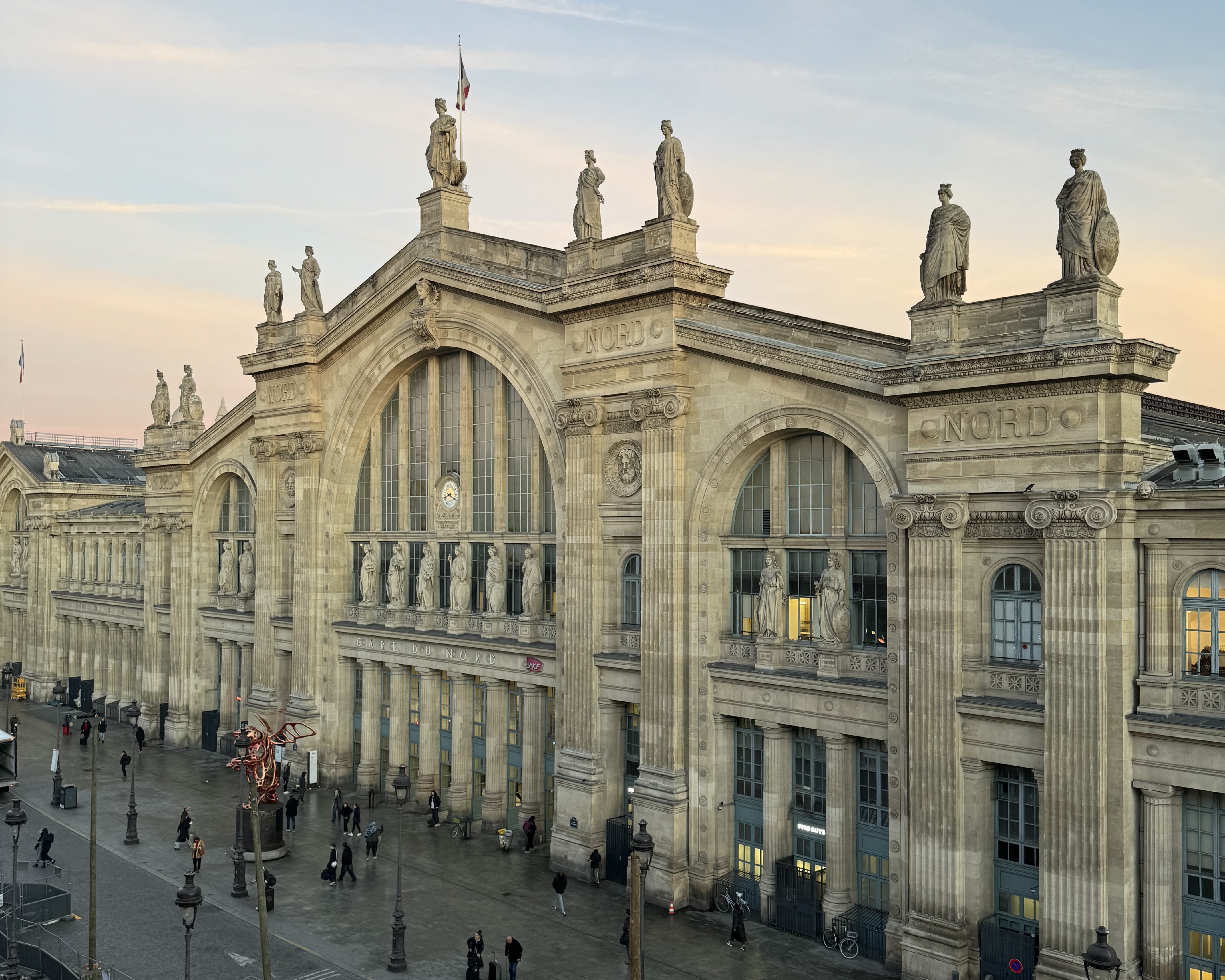 Blick vom Hotel auf den Gare du Nord. Foto: © rg