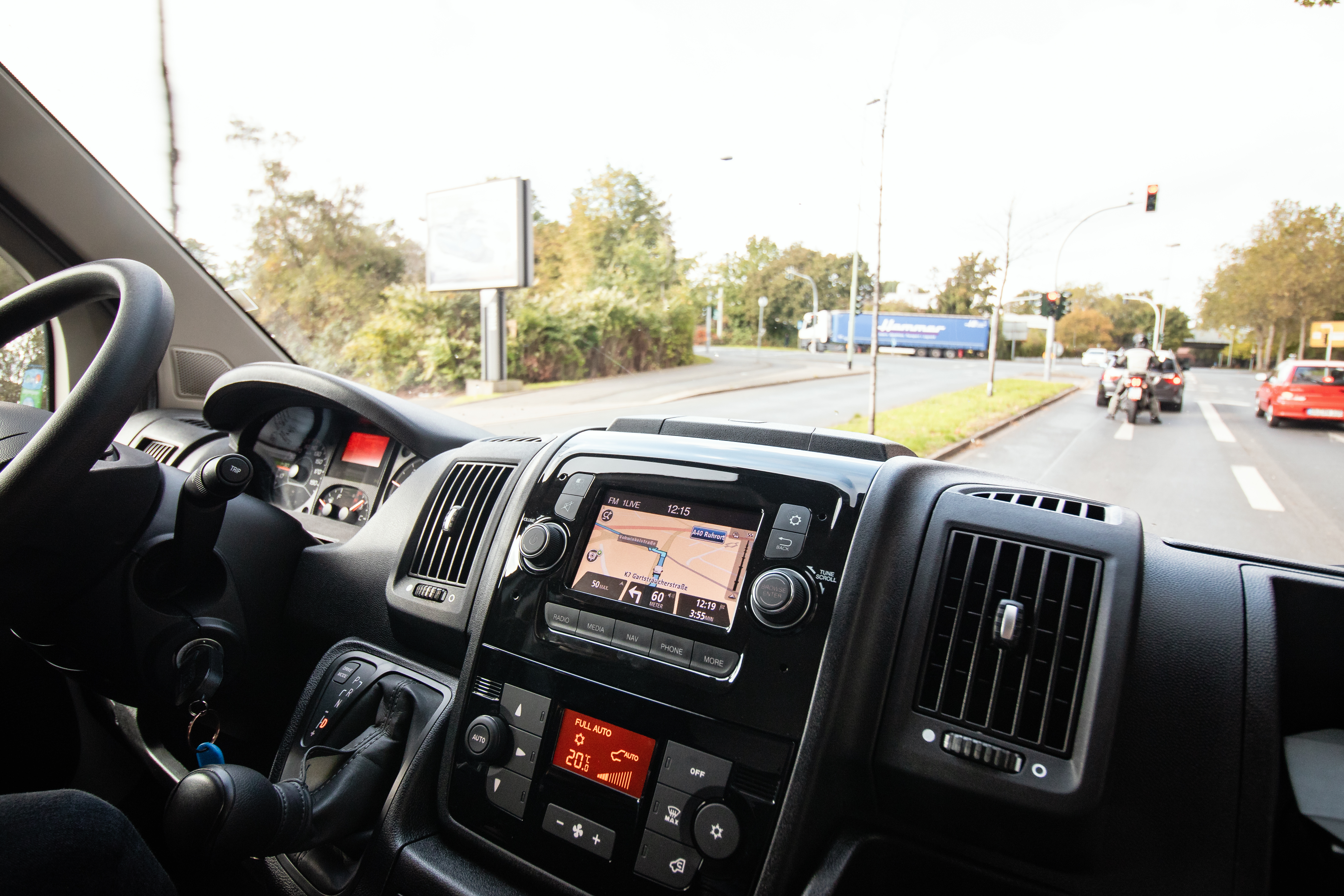 Die Straße im Blick im neuen Fiat Ducato Foto: © Lukas Grabowsky