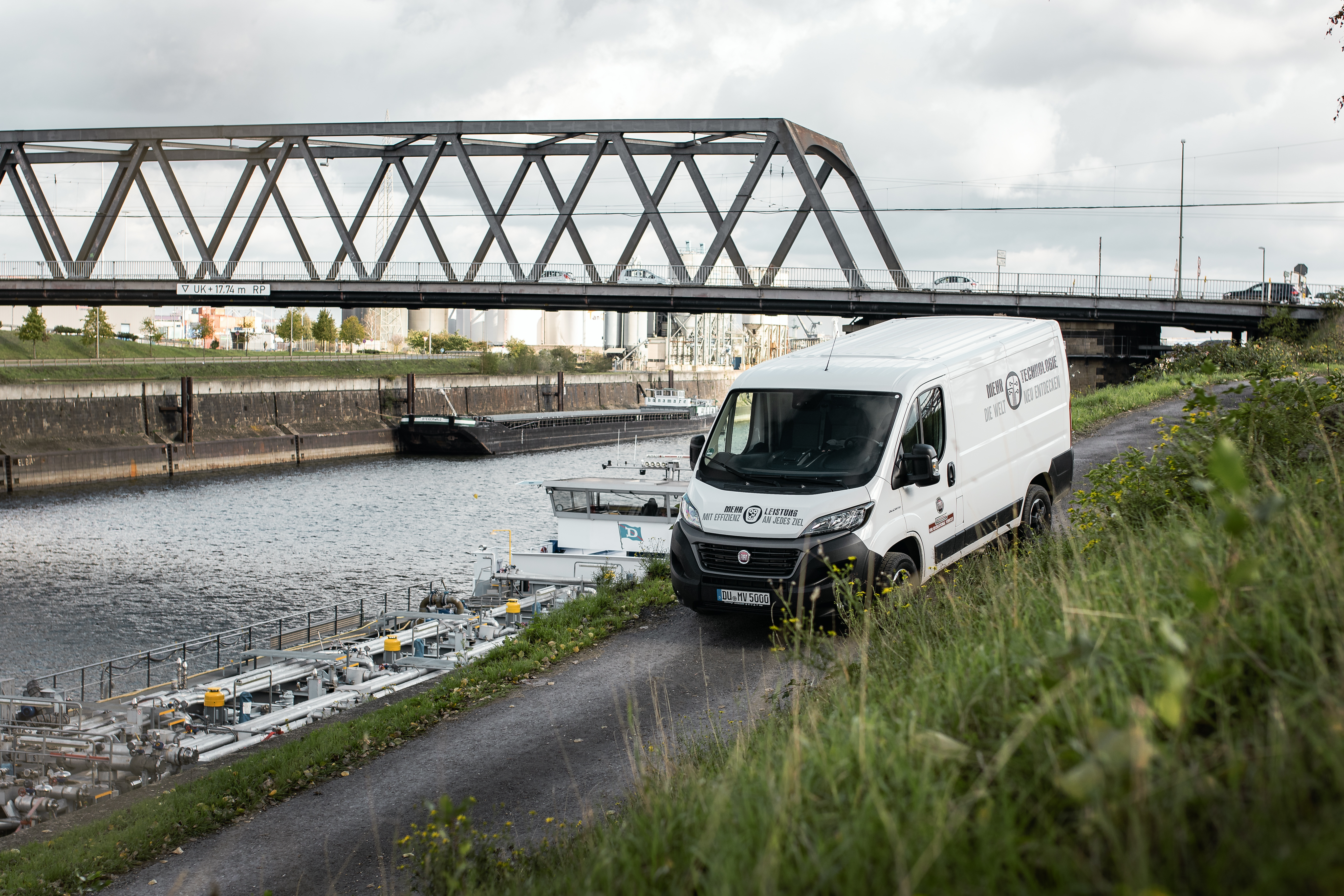 Auf der Profi-Tour-de-Ruhr mit dem Fiat Ducato im Duisburger Hafen Foto: © Lukas Grabowsky