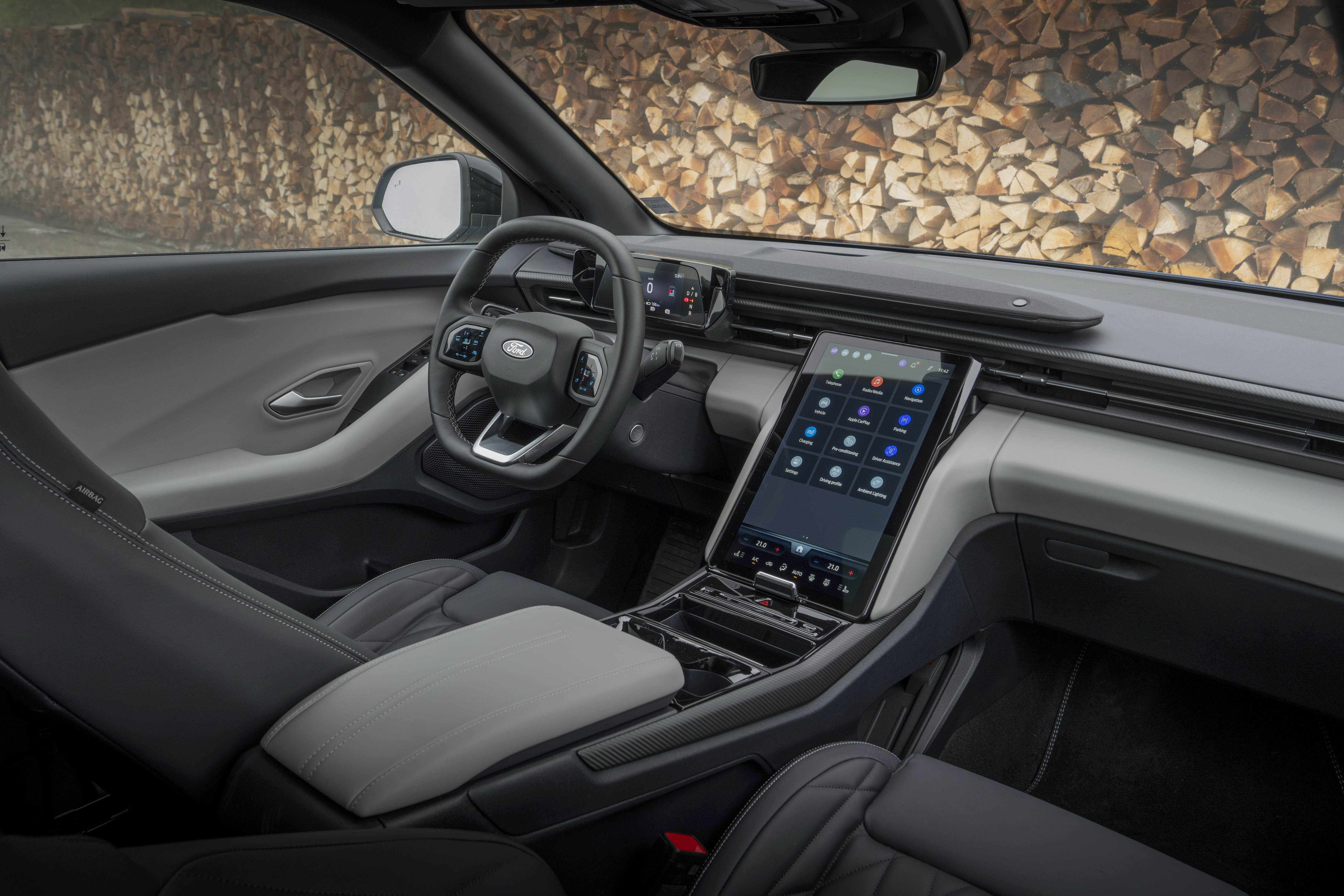 Der Blick auf das Interieur des Ford Explorers. Foto: © Ford Der Blick auf das Interieur des Ford Explorers. Foto: © Ford