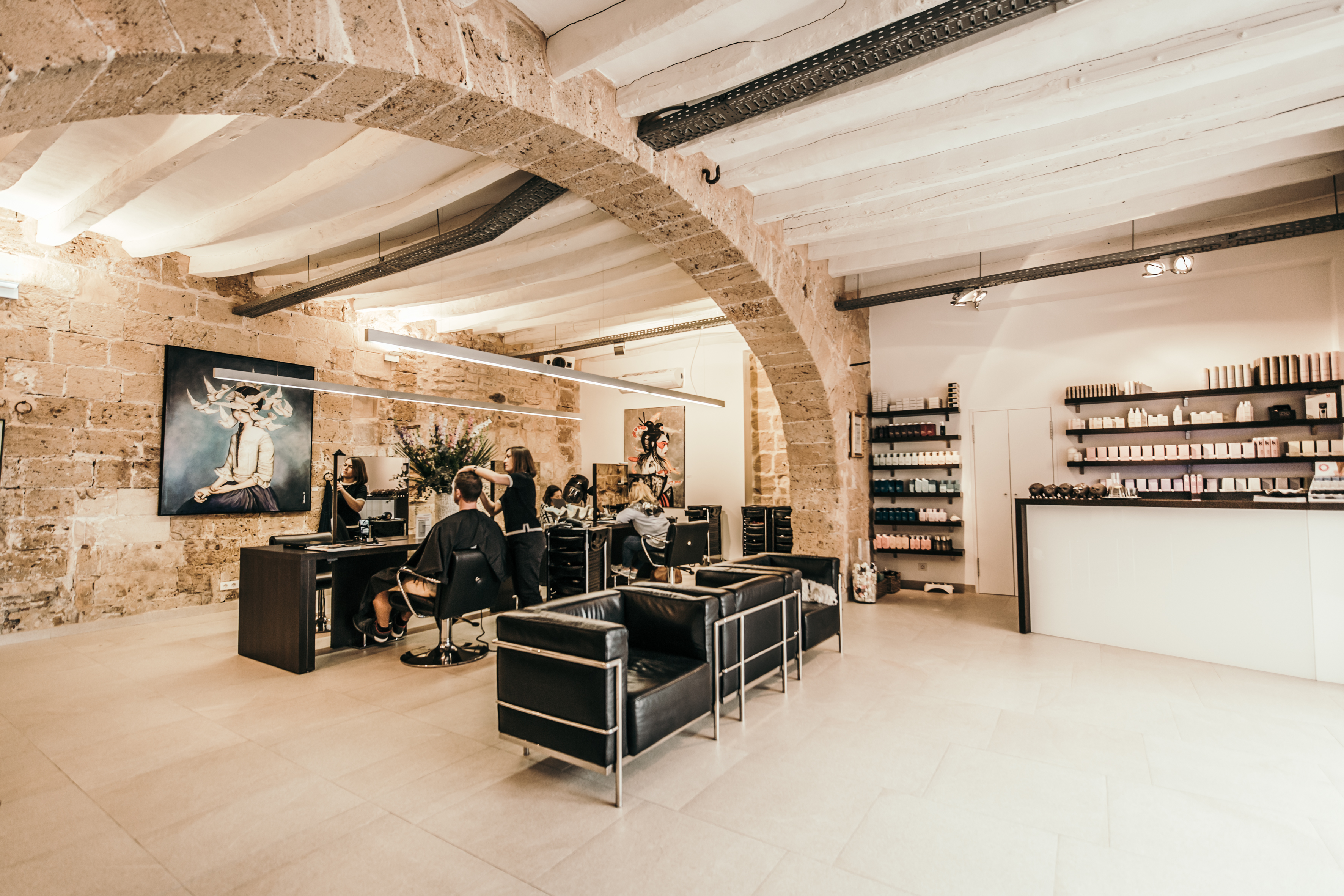 Der Salon von Rokaia Suriati und Felix Götze liegt im schönen Viertel La Lonja, im Herzen der Altstadt. Foto: © Feliz Hair