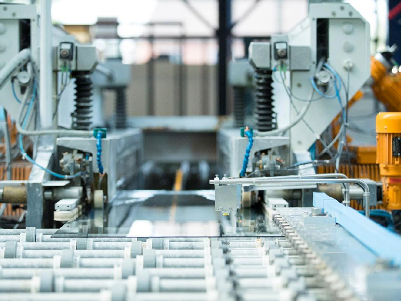 In den Bereichen Glasveredelung, Sicherheitsglas, Glasdesign und Kunststoffverarbeitung verbindet Frerichs Glas seit über 140 Jahren handwerkliches Können mit innovativen Techniken. Foto: © Frerichs Glas