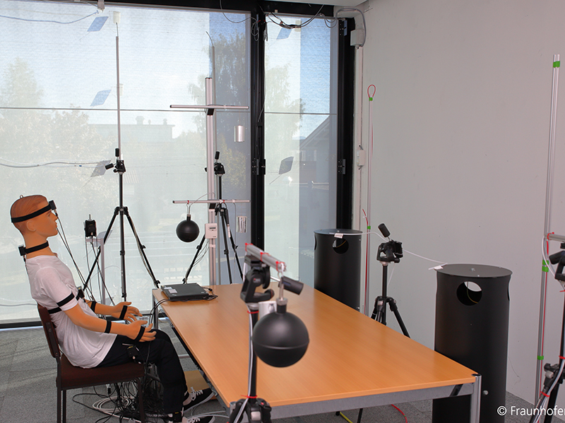 Innenansicht Versuchsraum mit Klima-Mess-Puppe DressMan zur Bewertung des thermischen Komforts. Foto: © Fraunhofer IBP