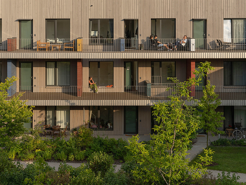 Das Franklin Village in Mannheim ist ein Wohnquartier in Holzbauweise und textilen Sonnenschutzanlagen. Foto: © Sauerbruch Hutton