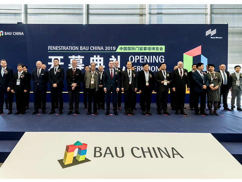 Die BAU China ist immer eng am Puls der Zeit und eine attraktive Schau zukunftsweisender Ideen, Konzepte und Lösungen im Baubereich, so Staatsminister Hubert Aiwanger bei der Eröffnung der Messe. Foto: © Messe München/picture alliance/Zhou