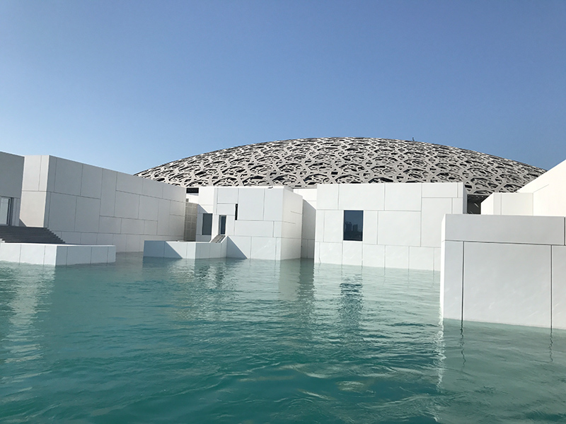 Sicherheit Made in Germany: Im neuen Louvre Museum in Abu Dhabi kommt eine einbruchhemmende sowie sprenghemmende Eingangstür von Sommer zum Einsatz. Foto: © Sommer