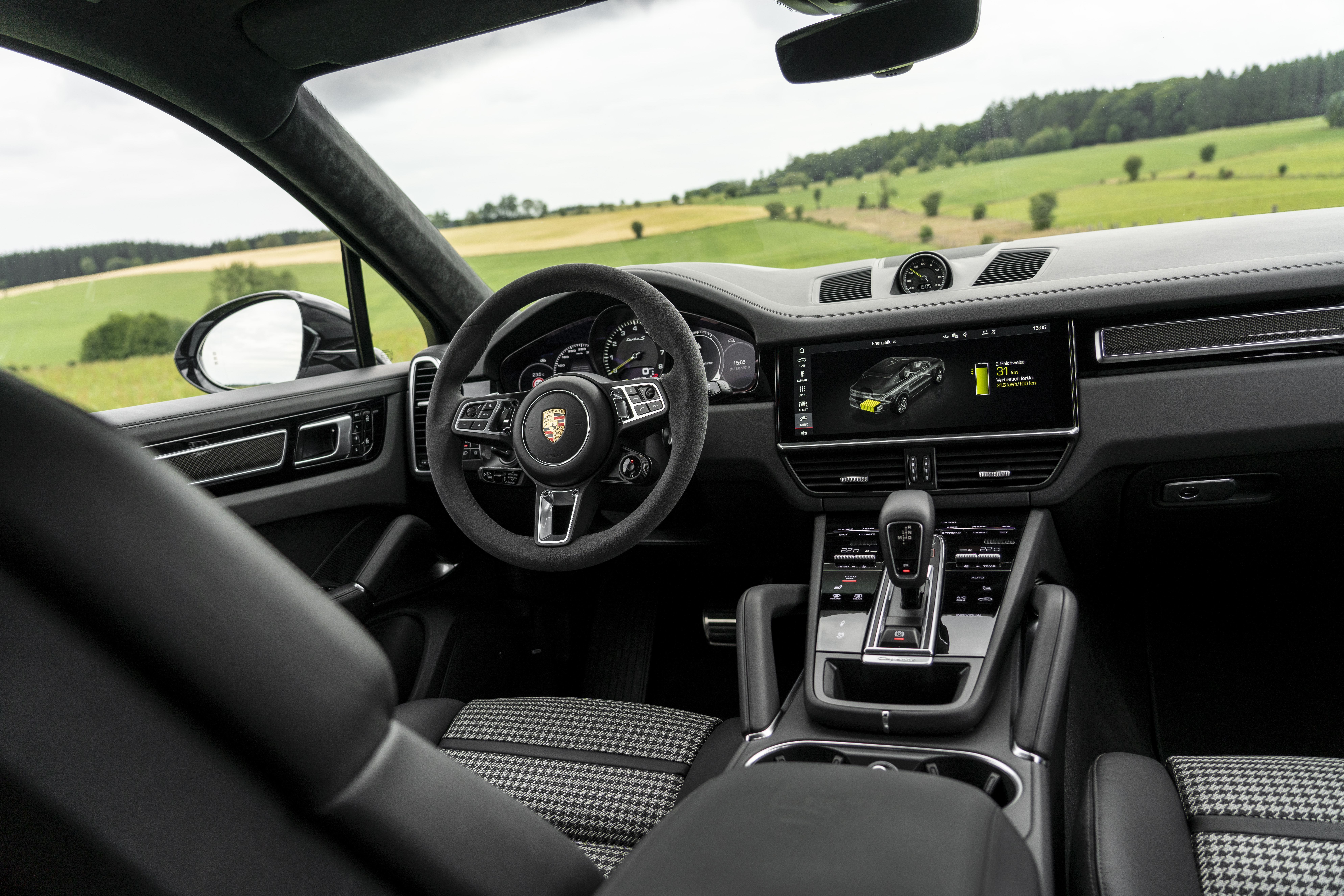 Mit Leder und Alcantara geht es im Innenraum der Porsche nobel zu. Foto: © Porsche