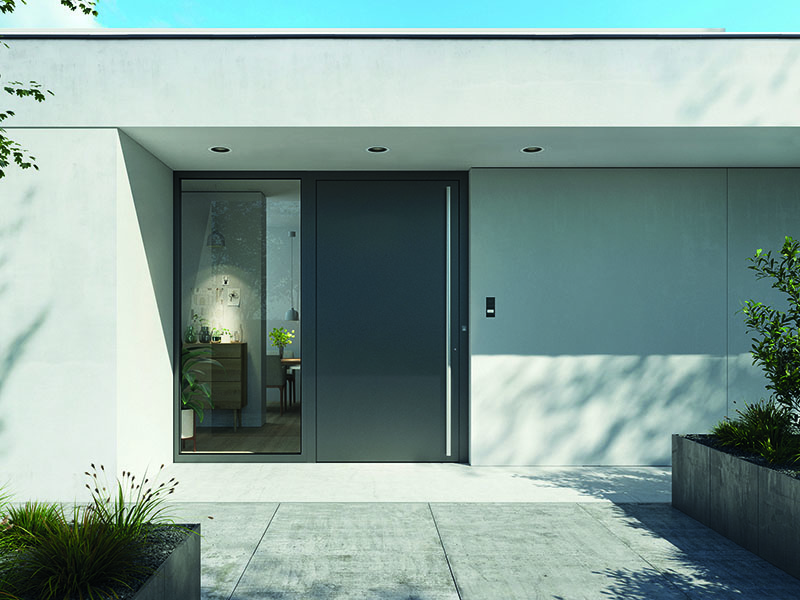 Mit vollkommen verdeckt liegenden Türbändern, einer flügelüberdeckenden Türfüllung und einer barrierefreien Schwelle vereint die Systemplattform stilvolle Optik mit umfassenden Komfort. Foto: © Schüco International KG