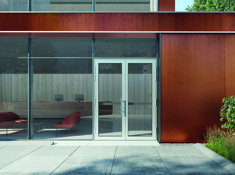 Stabilität im Kern – Funktionssicherheit im Betrieb: Durch den dreischaligen Profilaufbau ist das Türsystem Schüco AD UP auch als hoch frequentierte Objekttür geeignet. Foto: © Schüco International KG