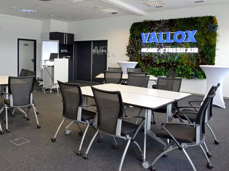 Viel Raum für Gruppenarbeit bieten die neuen Seminarräume. Foto: © Vallox GmbH