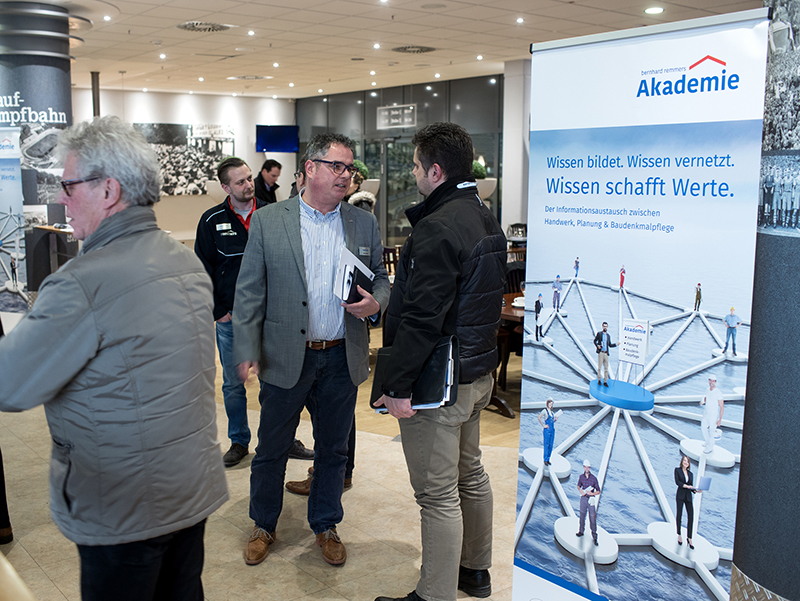 Die Remmers Infotage bieten neben dem Wissenstransfer auch eine Plattform für das Netzwerken unter Fachkollegen. Foto: © Bernhard Remmers Akademie, Löningen