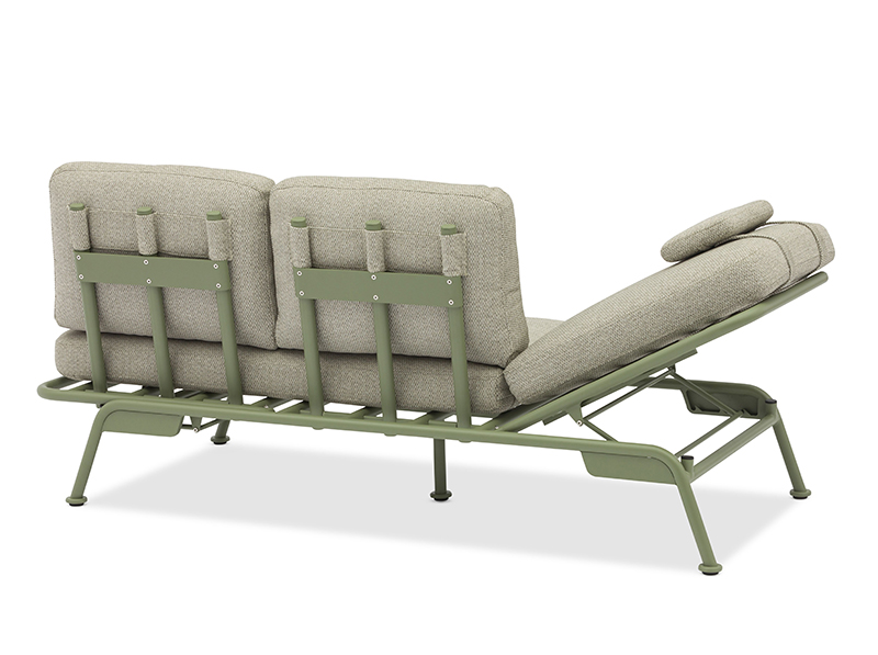 Schlanke Füße und ein pulverbeschichteter Aluminiumkorpus lassen das Sofa förmlich schweben. Foto: © Zebra
