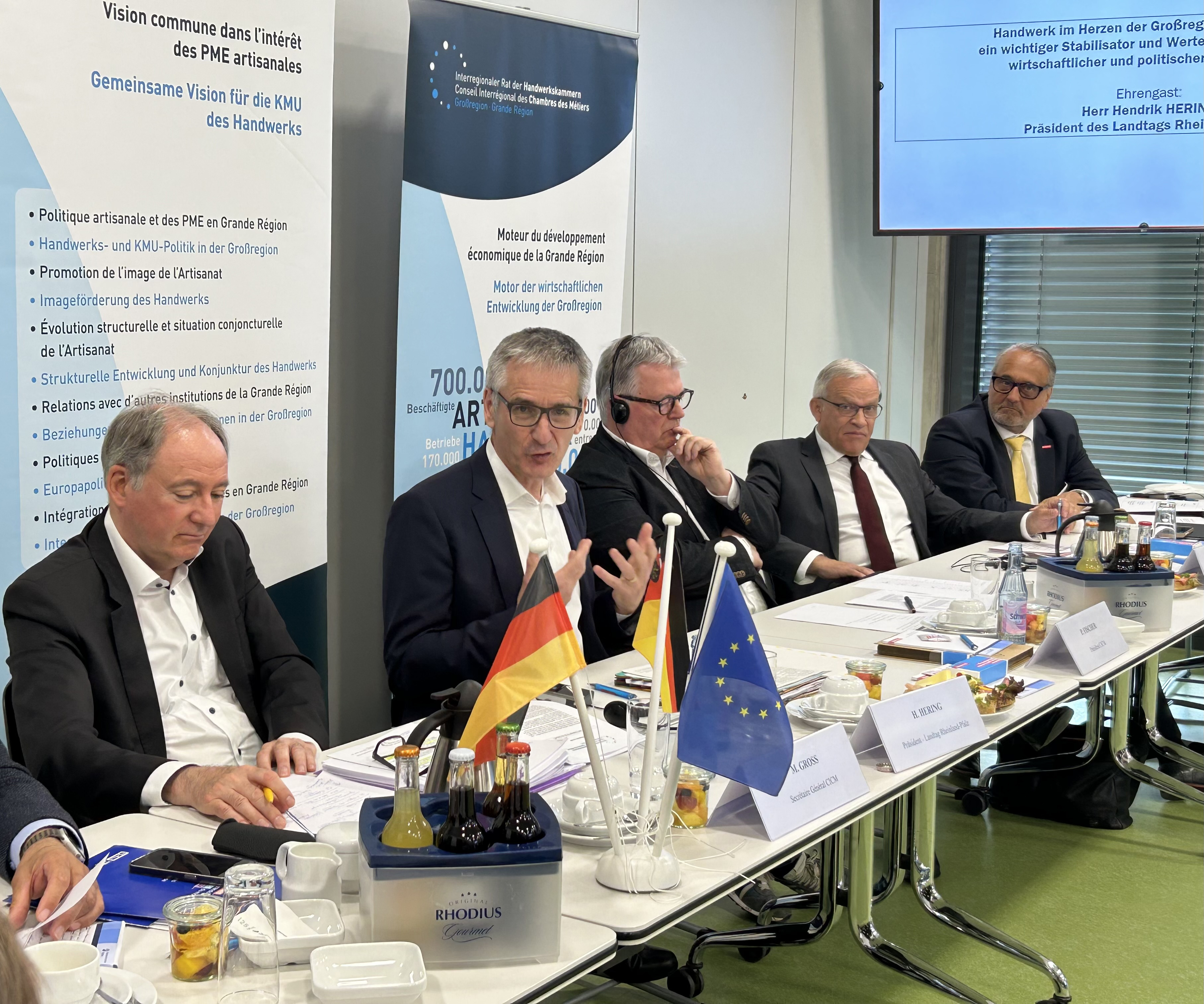 Von links: Marc Gross, Generalsekretär IRH, Landtagspräsident Hendrik Hering, IRH-Präsident Philippe Fischer, HwK-Präsident Kurt Krautscheid, HwK-Hauptgeschäftsführer Ralf Hellrich. Foto: © Kirsten Freund / DHB
