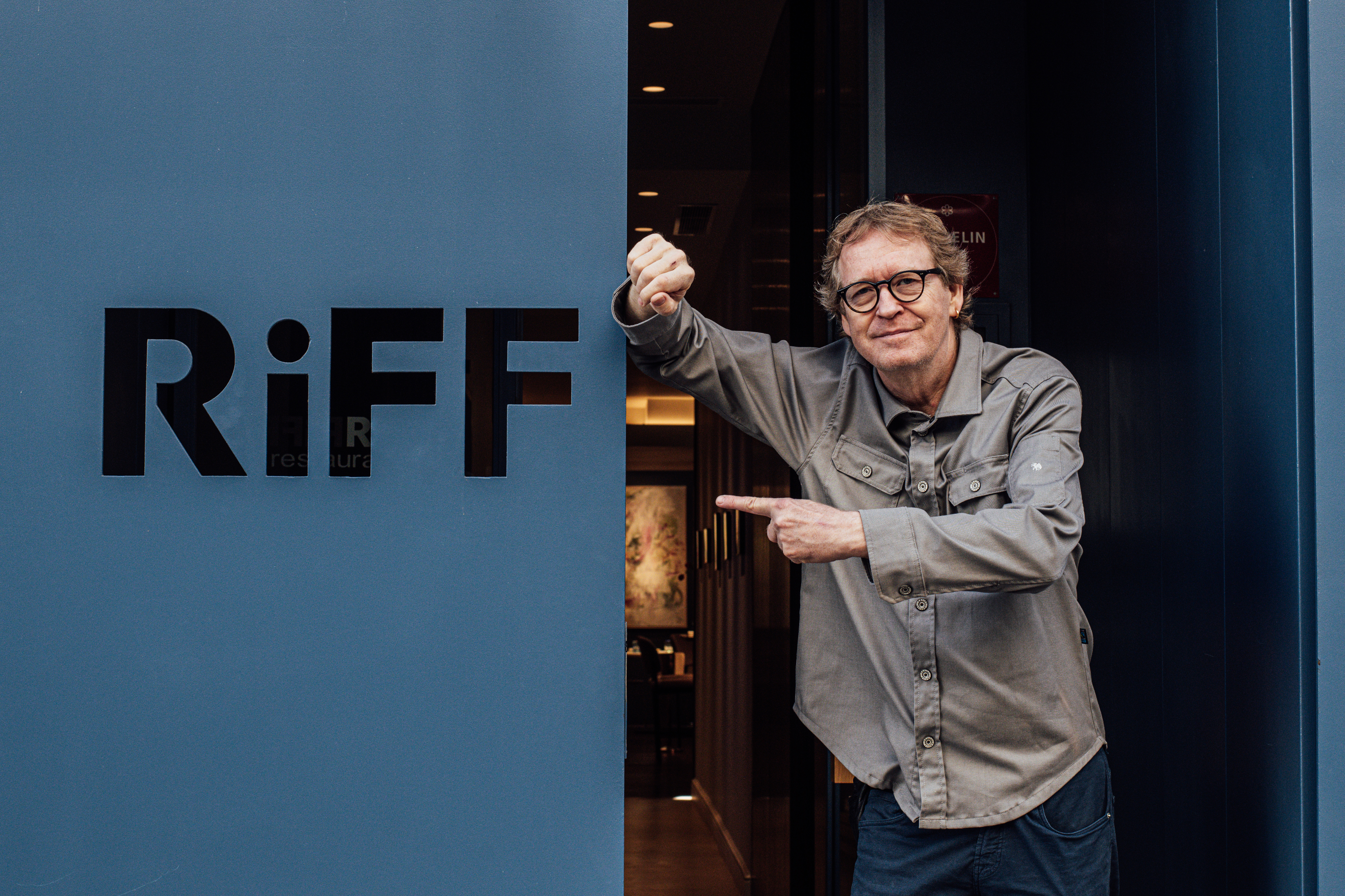 Das neu gestaltete Restaurant bietet nun frische Eindrücke direkt in die Küche von Sternekoch Bernd Knöller Foto: © Pablo Durá