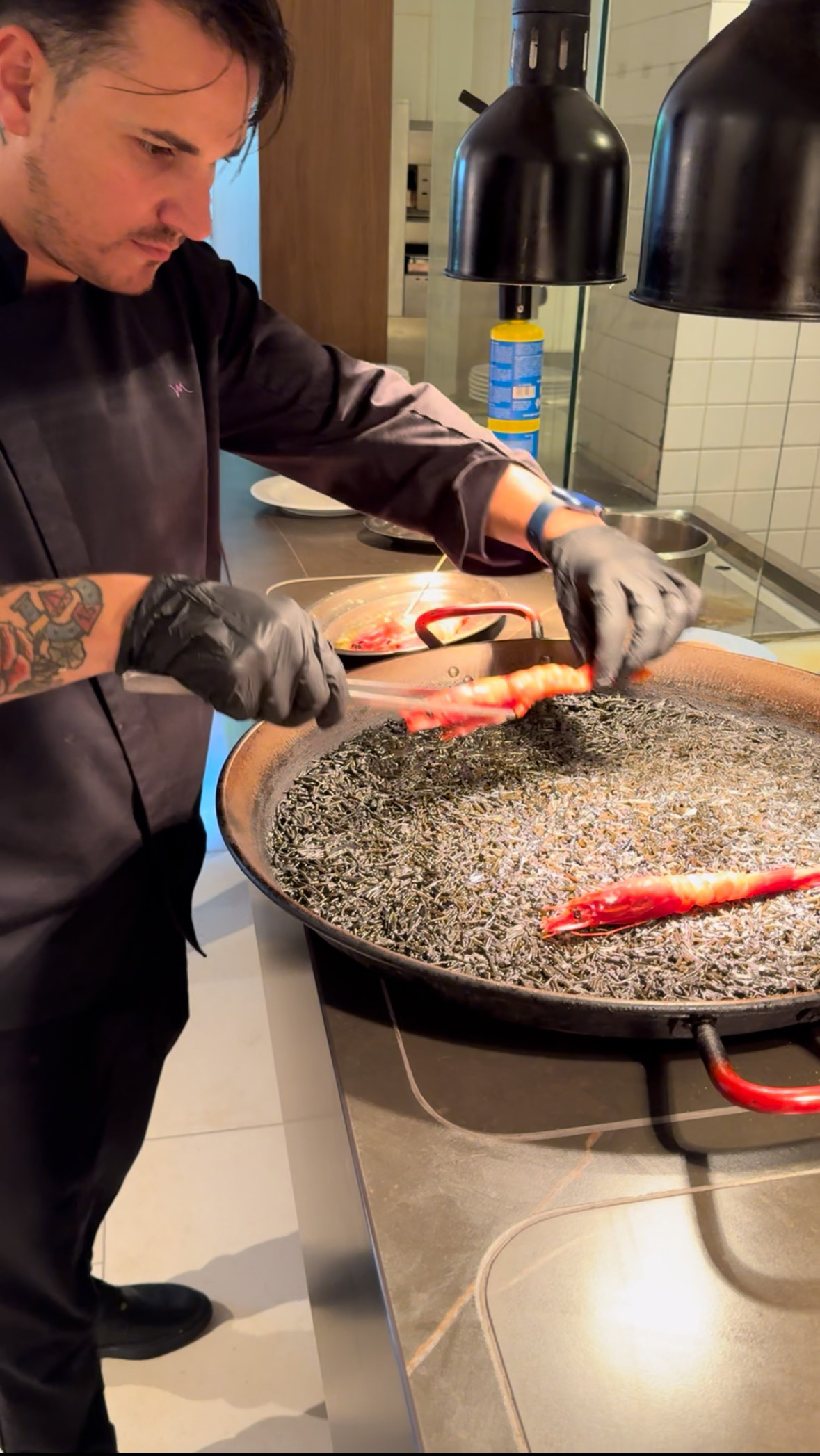 Chefkoch Roberto Atzeni versteht sein Handwerk. Foto: © rg