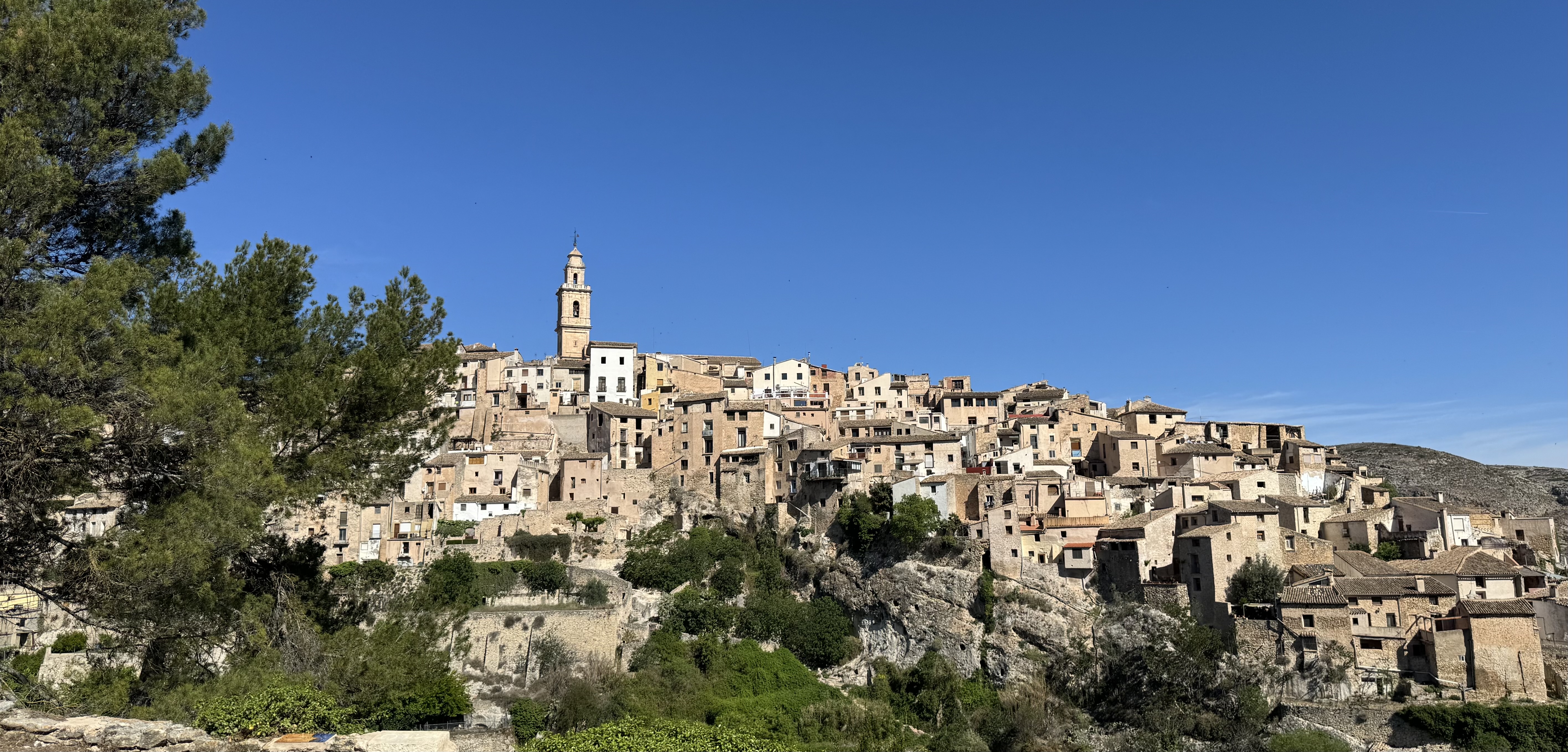 Vom örtlichen Friedhof aus hat der Besucher eine sehr schöne Aussicht auf die Stadt Bocairent. Foto: © rg