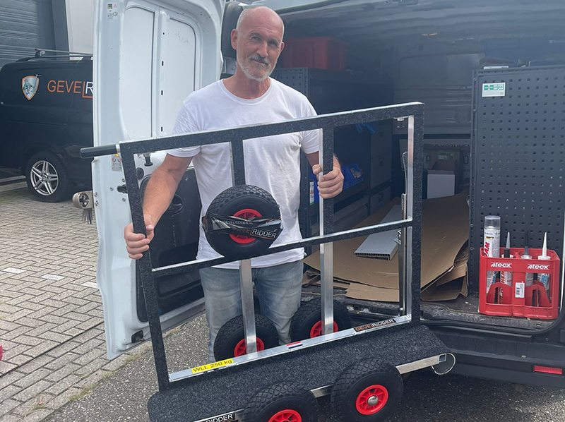 Die Gevelridder Transportwagen sind kompakt gebaut, sodass sie in jedem Transporter mitgenommen werden können, ohne wertvollen Stauraum zu verschwenden. Foto: © Gevelridder B.V.