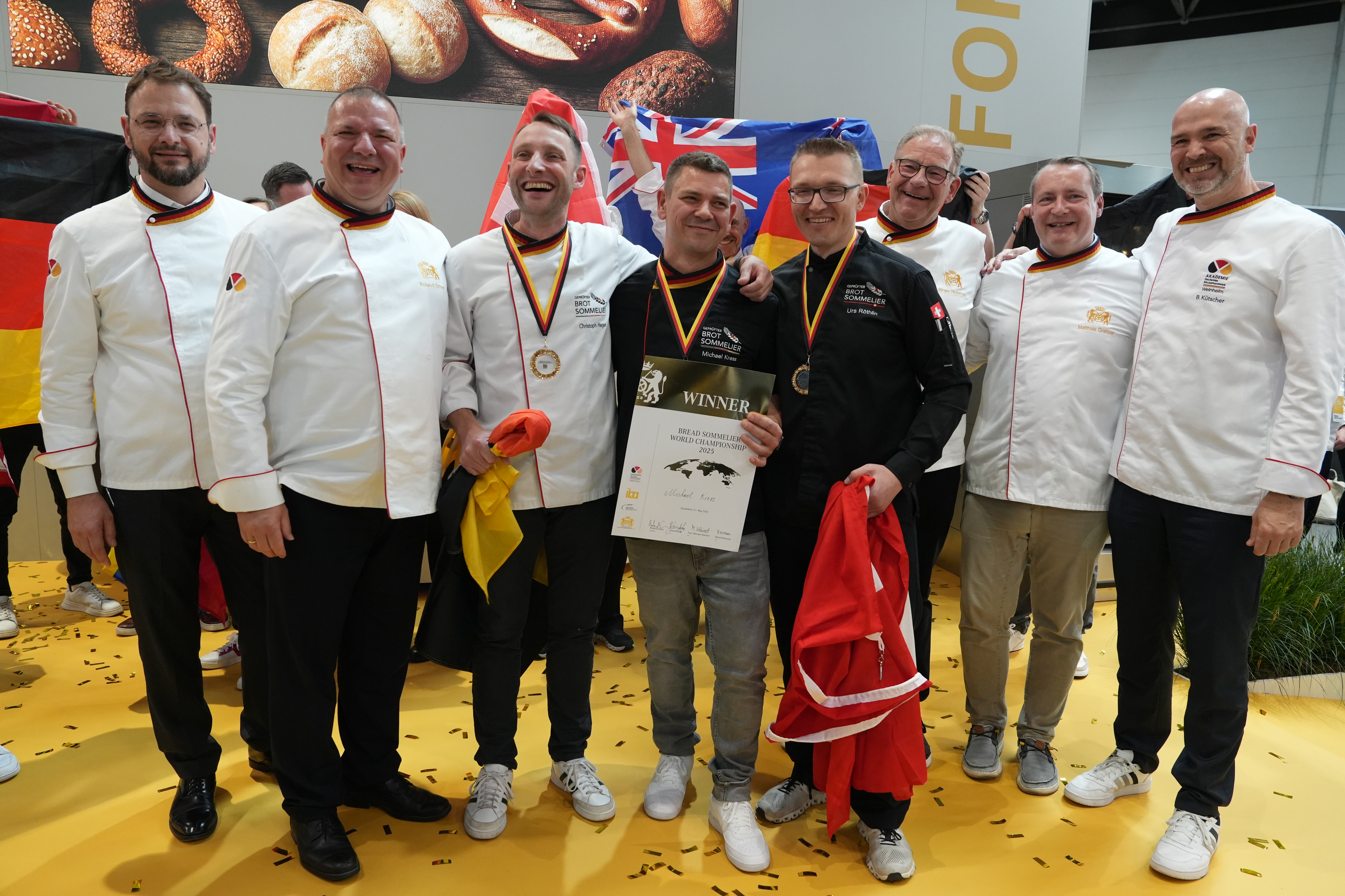 DIe Bestplatzierten: Der dritte Platz geht an Urs Roethlin aus der Schweiz, Christoph Heger aus Deutschland wurde der zweite und Michael Kress aus Weinheim bekam Gold für seine Höchstleistungen im Wettbewerb. Foto: © Zentralverband