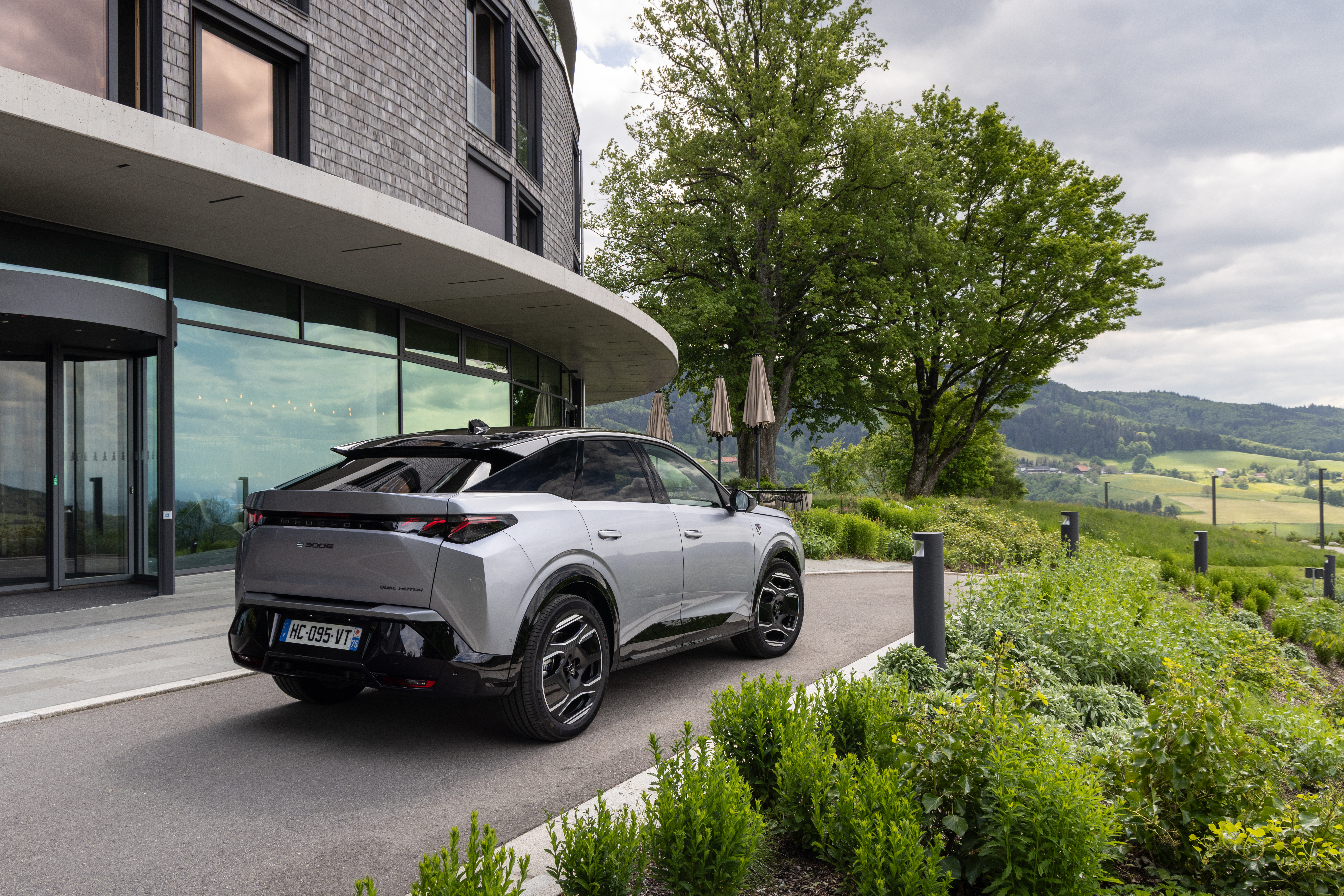 Die Heckansicht des Peugeots E-3008. Foto: © Peugeot Die Heckansicht des Peugeots E-3008. Foto: © Peugeot