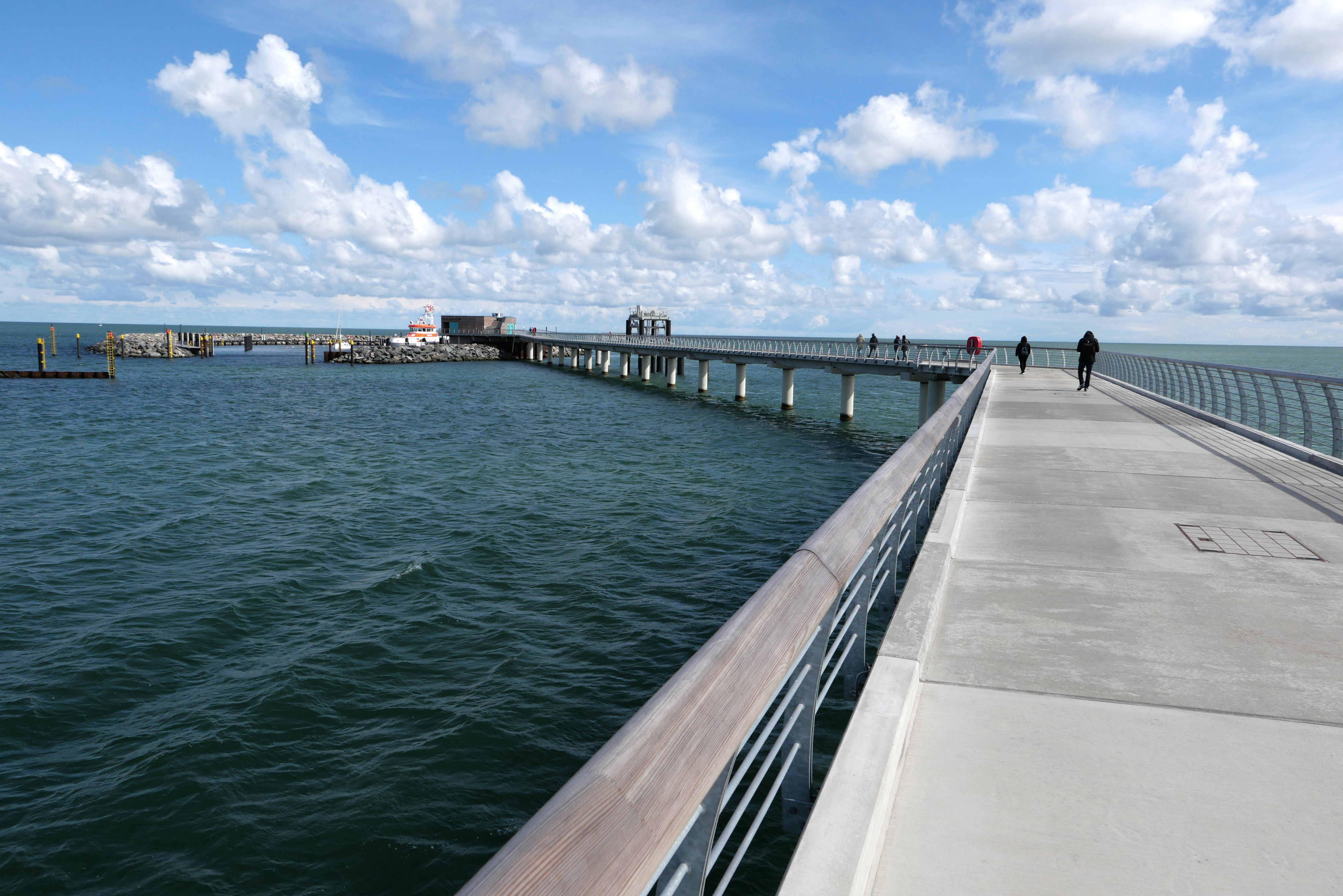 Die Prerower Seebrücke ist der Ostsee. Foto: © Marion Schwarzmann
